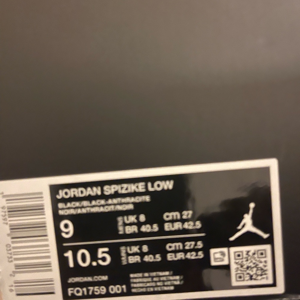 A pair of Jordan Spizike Low. Size 9 in men shoes